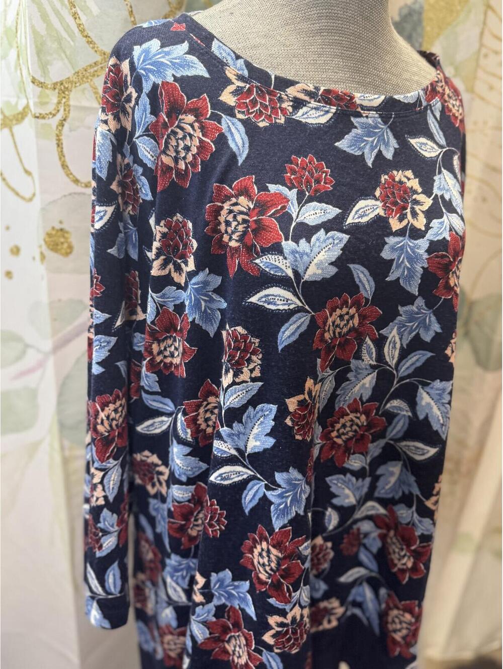 Ruby Rd. Petite Large Floral Pattern Long Sleeve Tunic Top - Picture 3 of 7